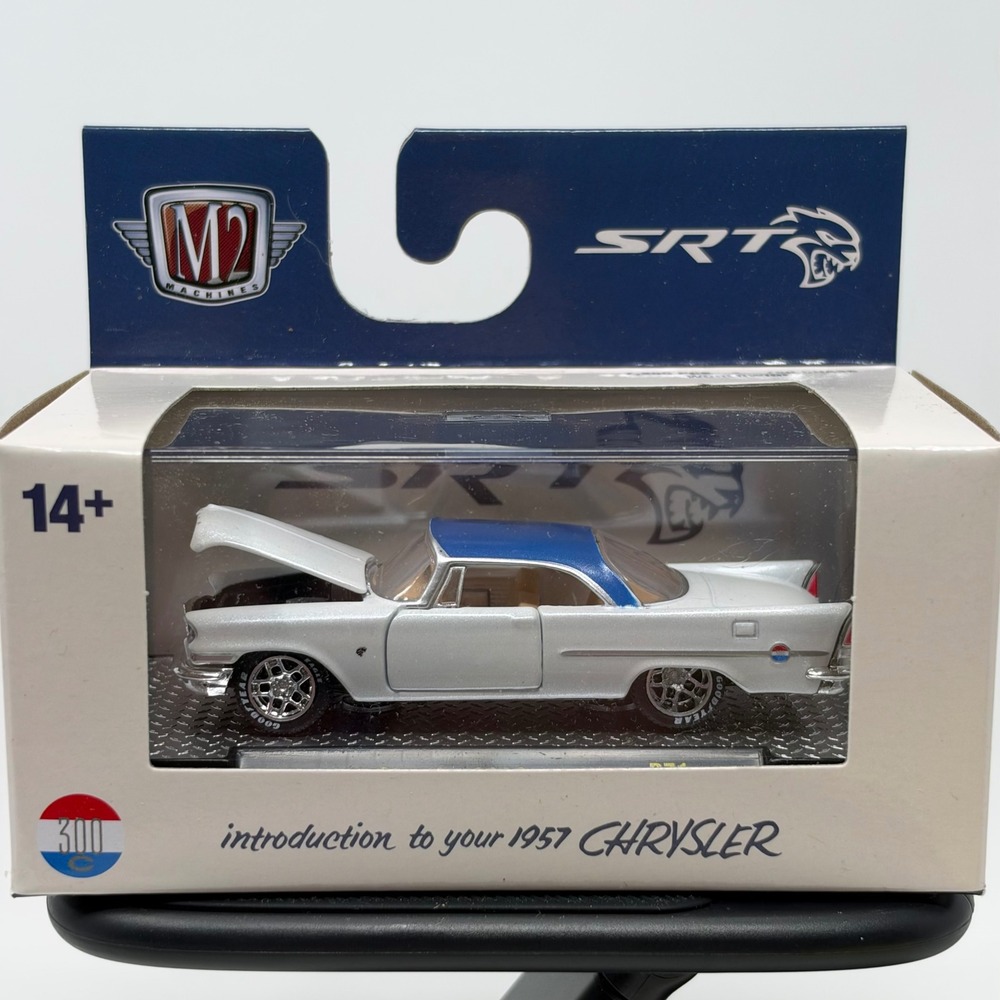 M2 Machines 1957 Chrysler 300C SRT Detroit Muscle White Blue 1:64 Diecast R71